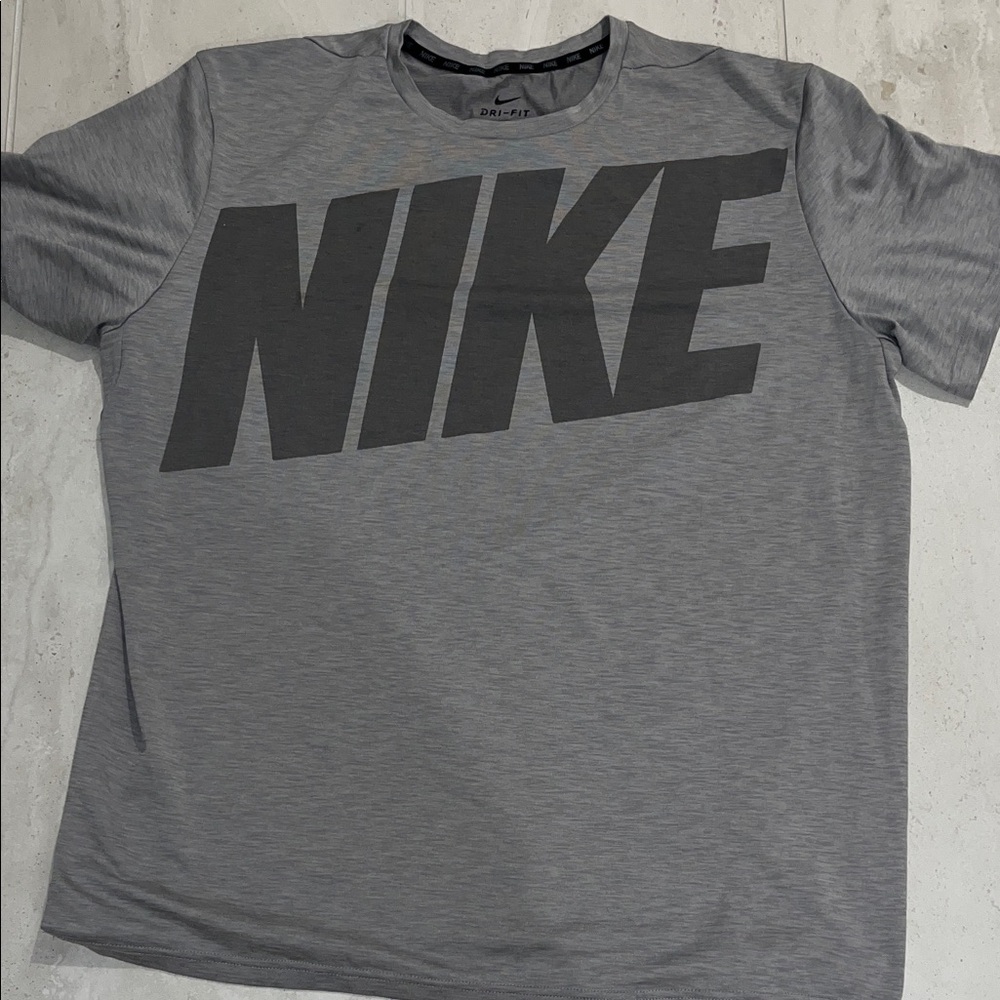 Nike Men's Heather Gray Short Sleeve Tee